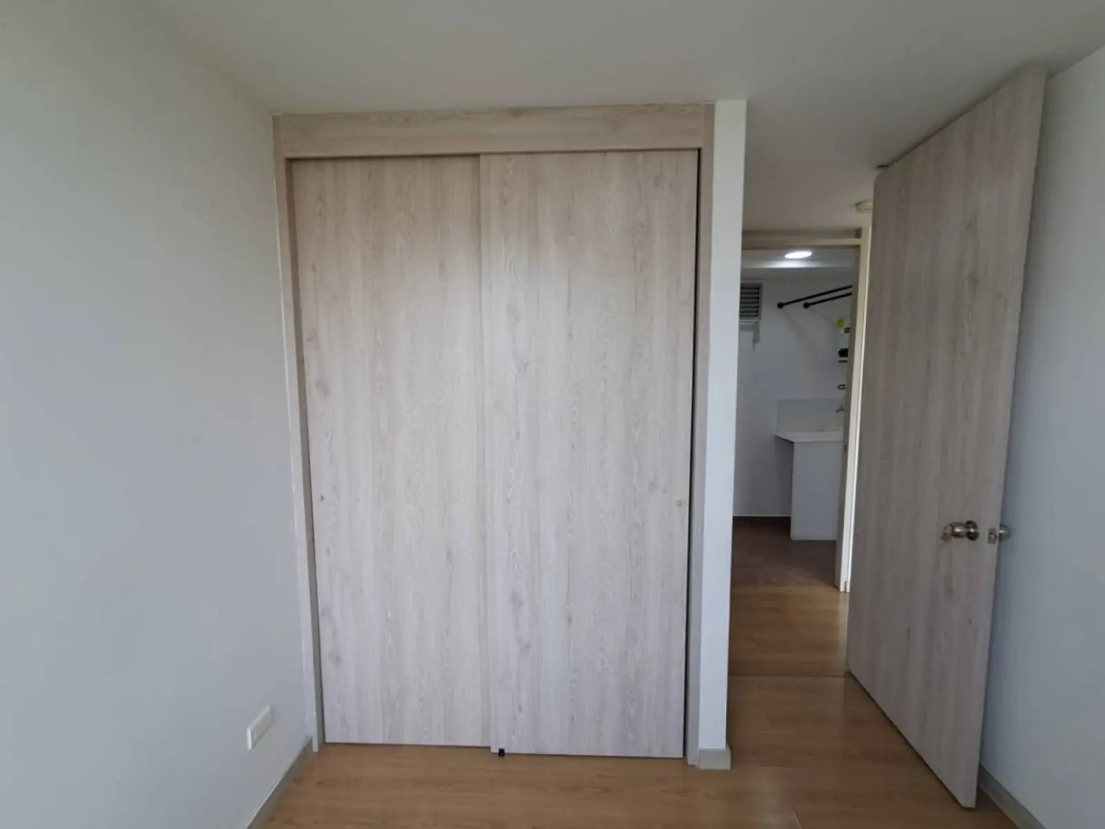 th.outside1200x1200.6ab28090d8d5b_infocdn__13d15035-95e4-4c80-8879-6acbdd459ea6 Apartamento en Arriendo en Machado, Copacabana