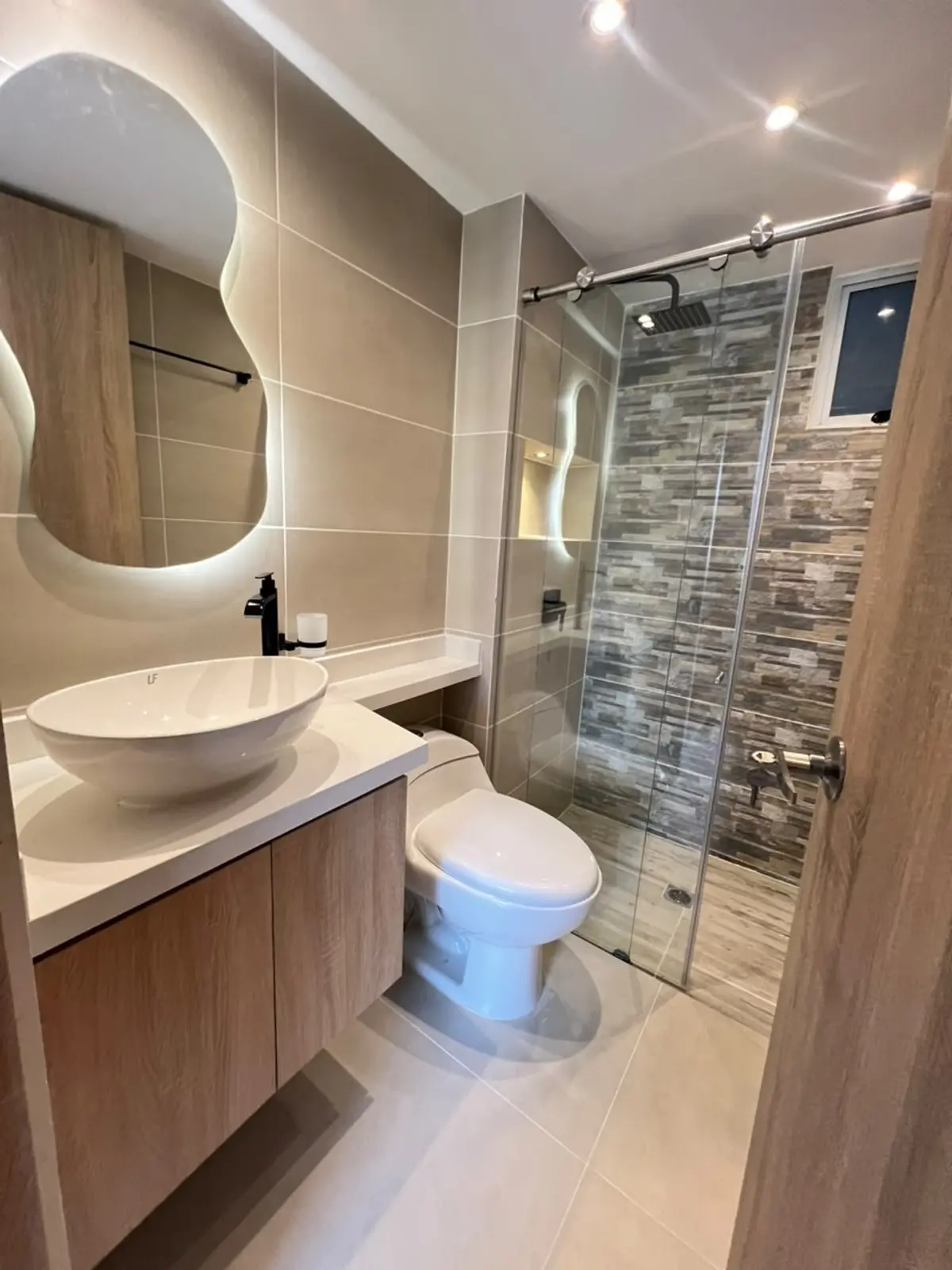 th.outside1200x1200.6ab3c57be9a15_infocdn__wp2vf9mu4tiobppokdtkh83lyri6mlneopi3ax09jpg Apartamento en Arriendo en Villa Fatima, Cali