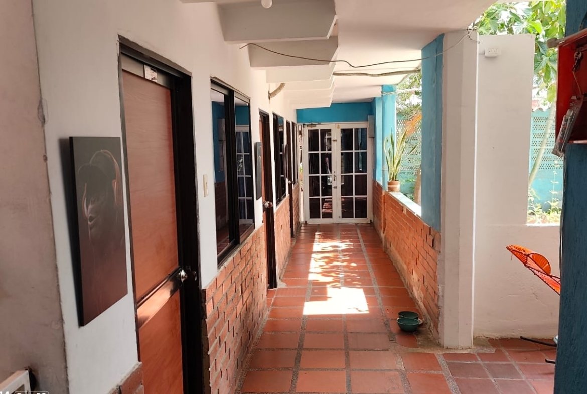 PROPIEDAD DE 600 M2, HOSTAL, LOCALES COMERCIALES Y CASA LOTE EN SANTA MARTA