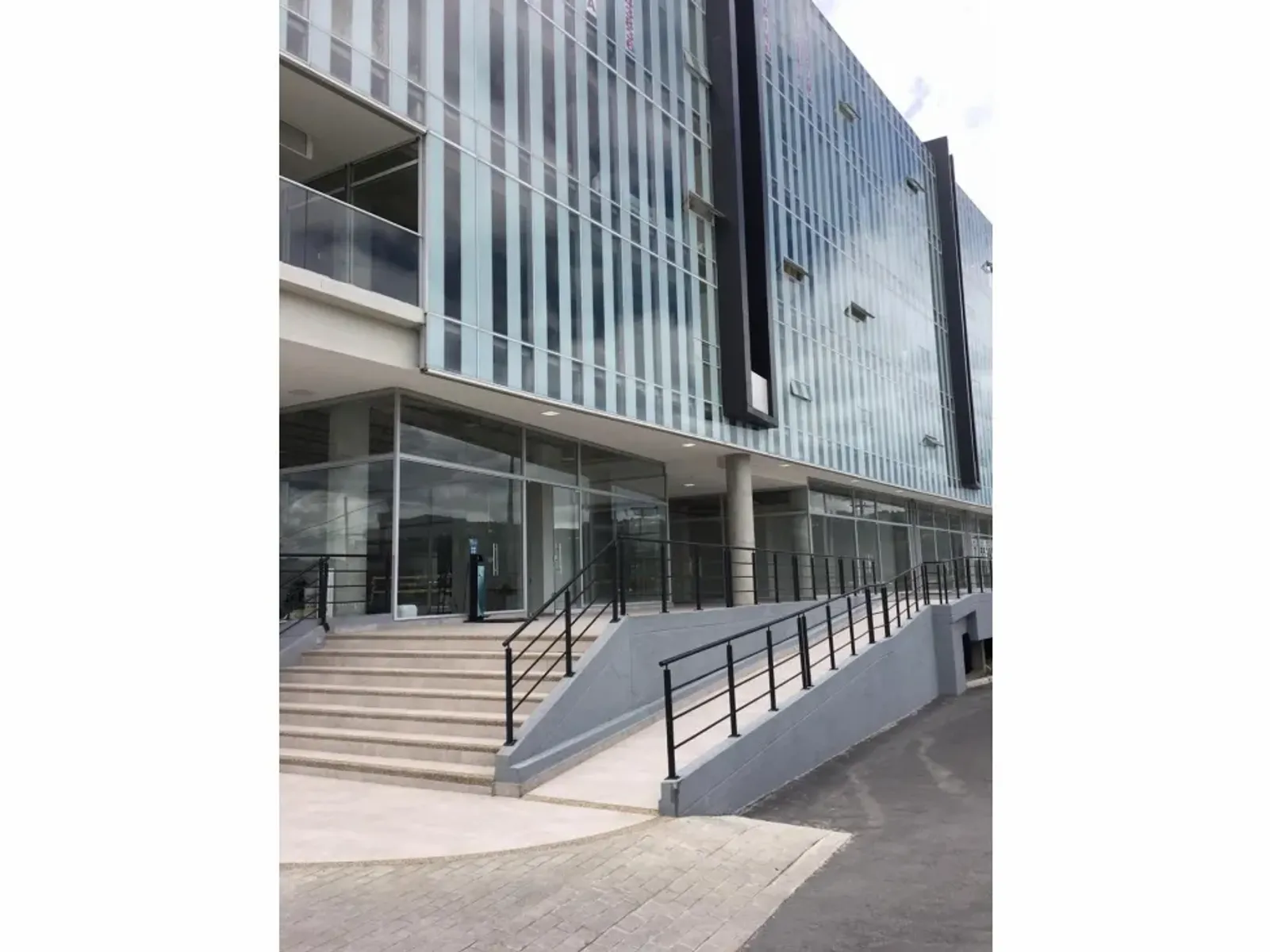 wgiywg Consultorio en Venta en Chía en centro de Negocios