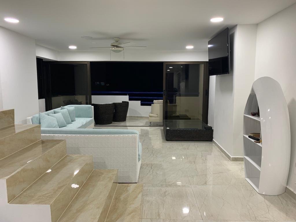 Apartamento dúplex en venta en Cartagena, Edificio Marina del Rey, sector El Laguito