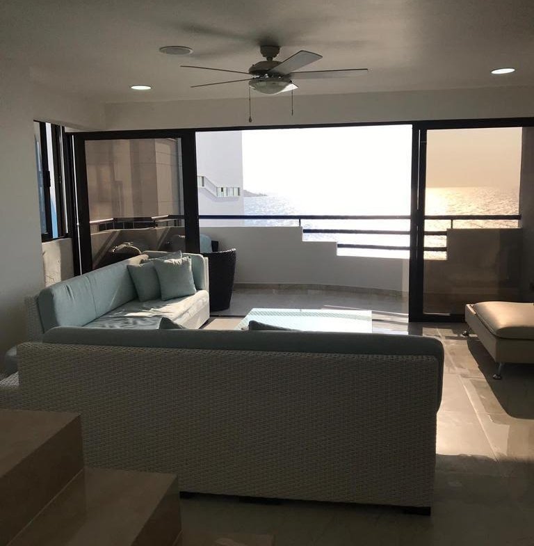 Apartamento dúplex en venta en Cartagena, Edificio Marina del Rey, sector El Laguito