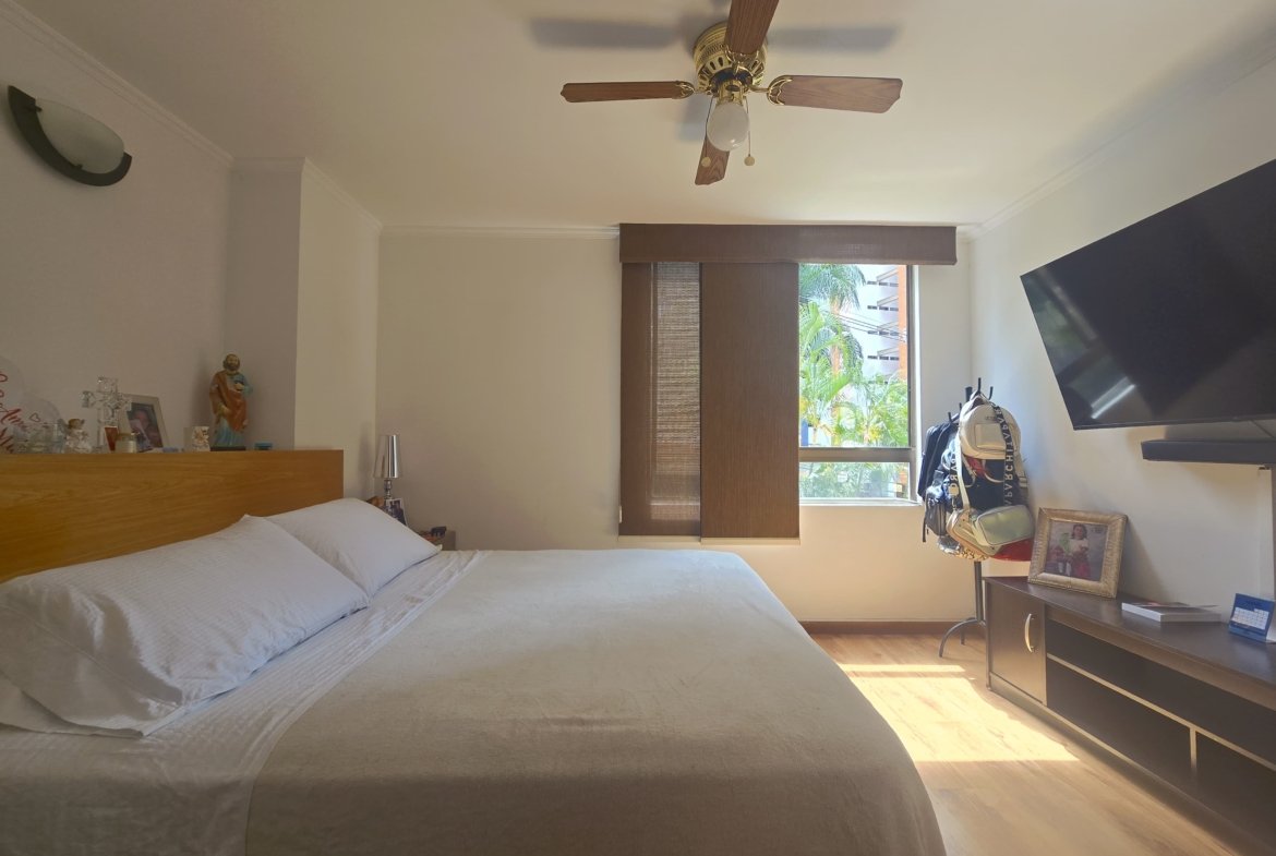 Apartamento en venta en Loma de los Bernal, Medellín