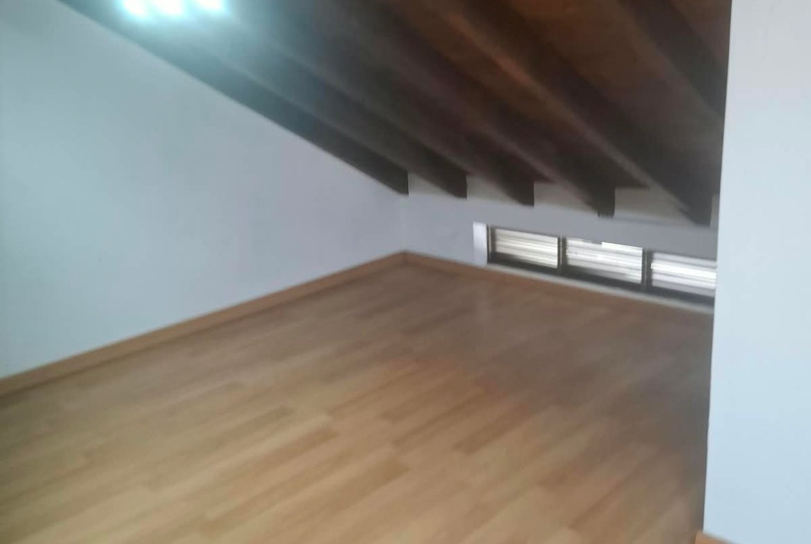Casa unifamiliar de tres niveles en Villa Manuela, Rionegro, Antioquia.