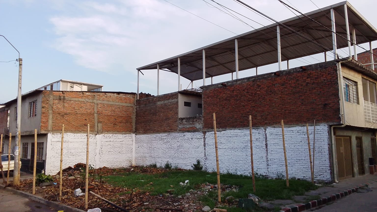 314202-454753-1085823907547891 Lote esquinero en venta en el barrio León XIII, Cali, Valle del Cauca