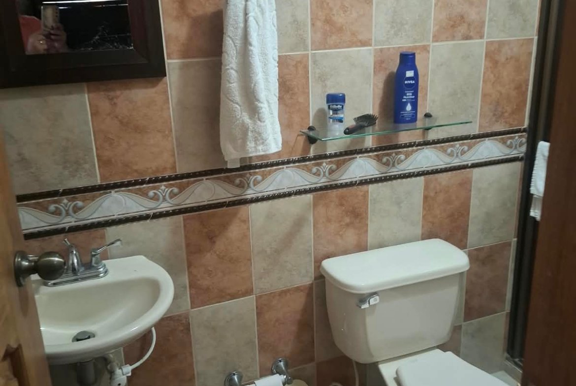 Casa unifamiliar de tres niveles en Villa Manuela, Rionegro, Antioquia.