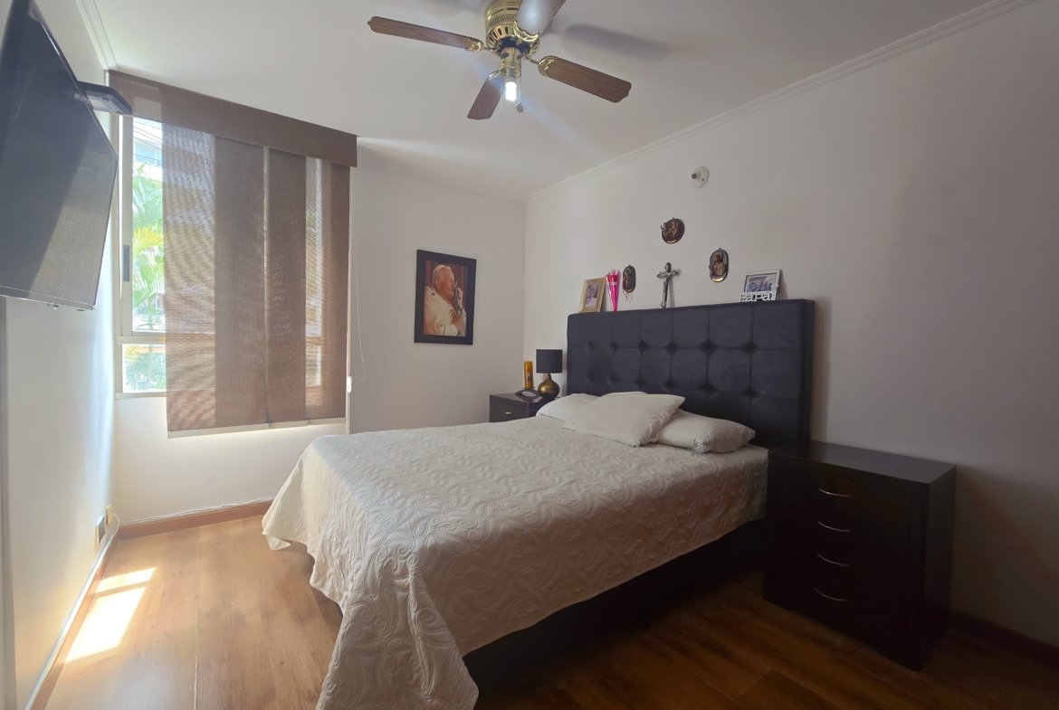 Apartamento en venta en Loma de los Bernal, Medellín