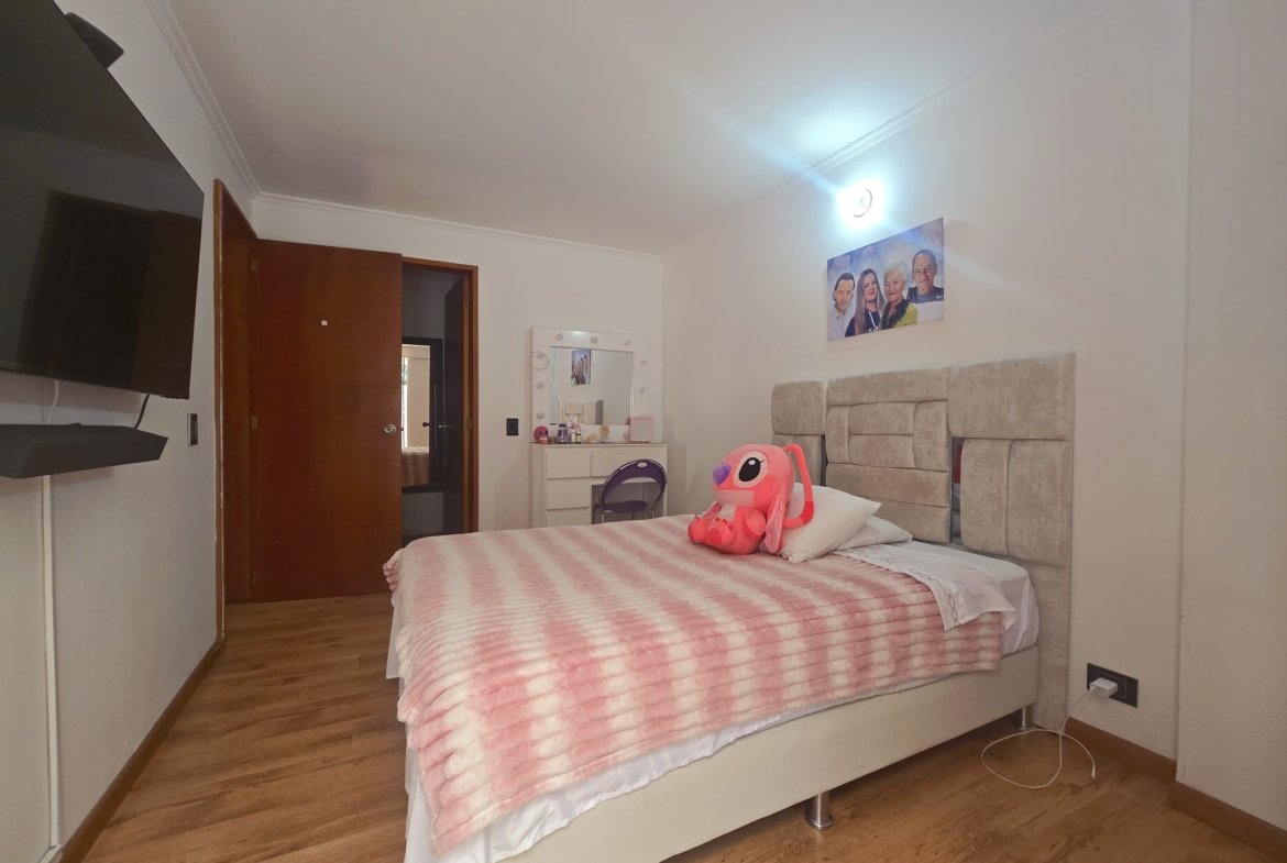 Apartamento en venta en Loma de los Bernal, Medellín