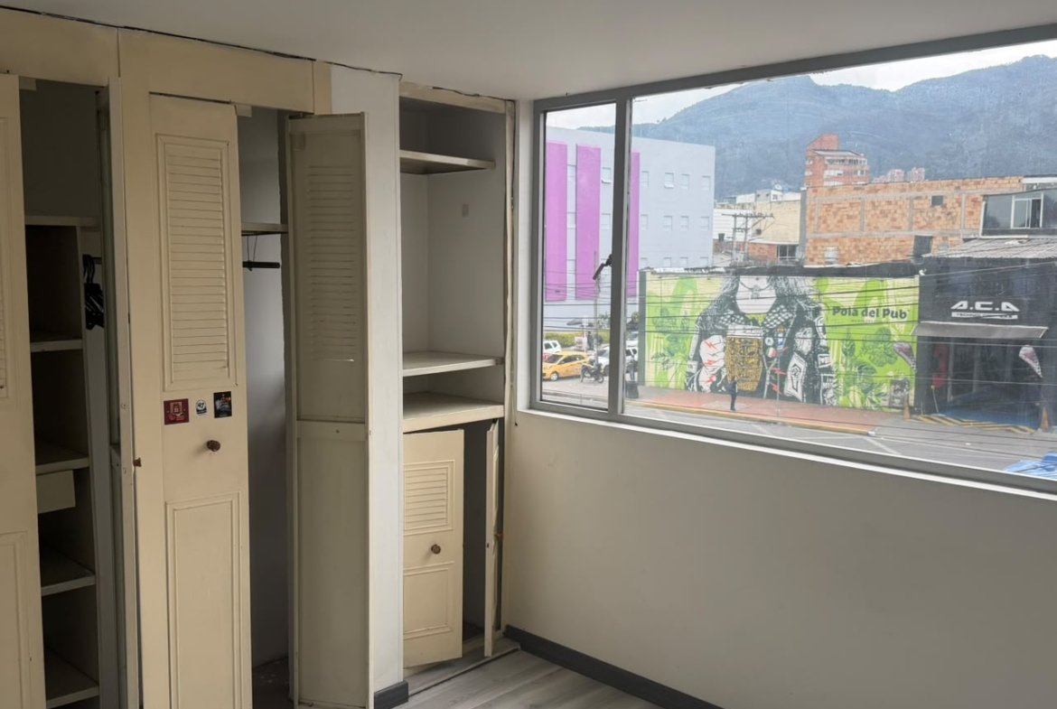 Apartamento en arriendo en bogotá, barrio santa sofía cercano a El Polo y Los Alcázares.
