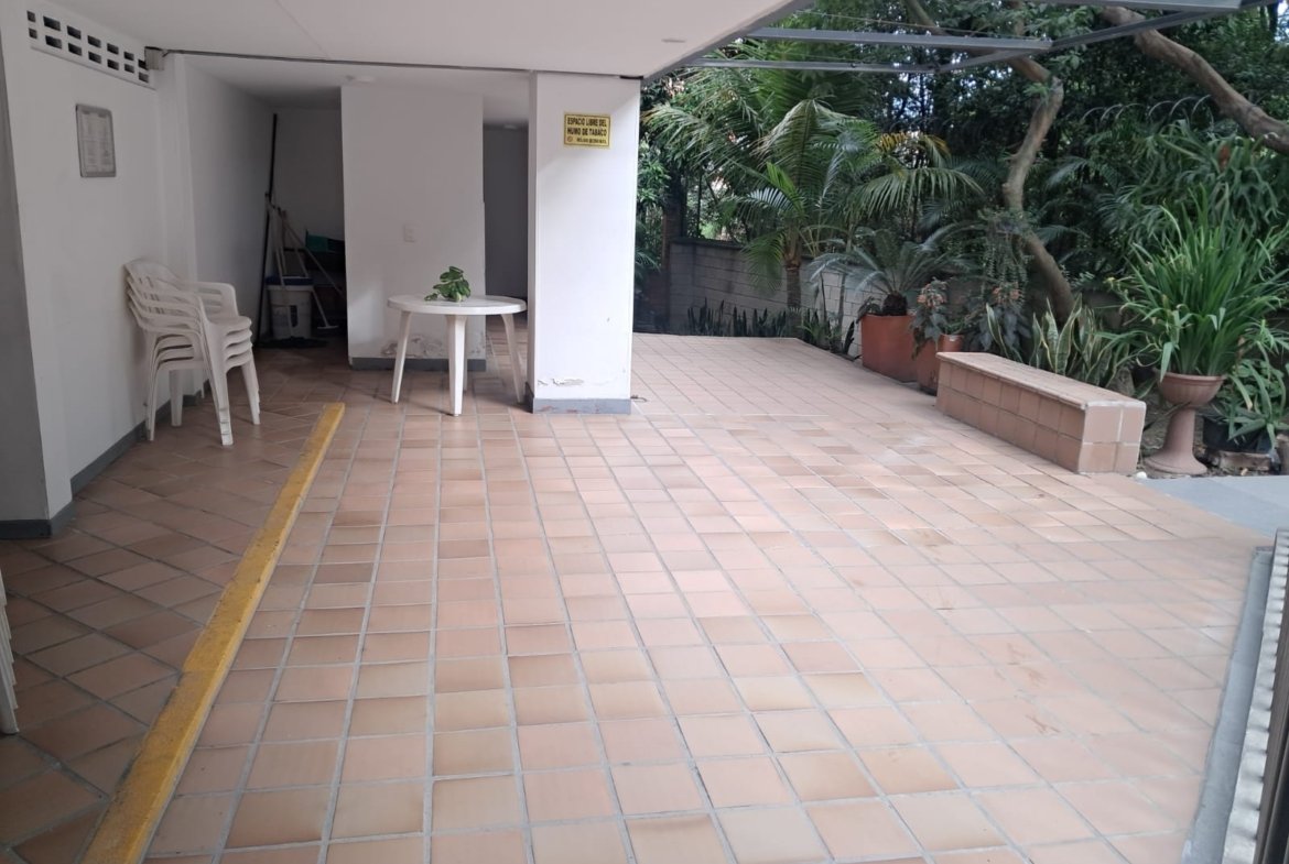 Apartamento en venta en Loma de los Bernal, Medellín