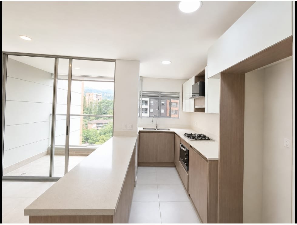 Apartamento ubicado en Los Mesa, Cumbres, Envigado, en unidad completa