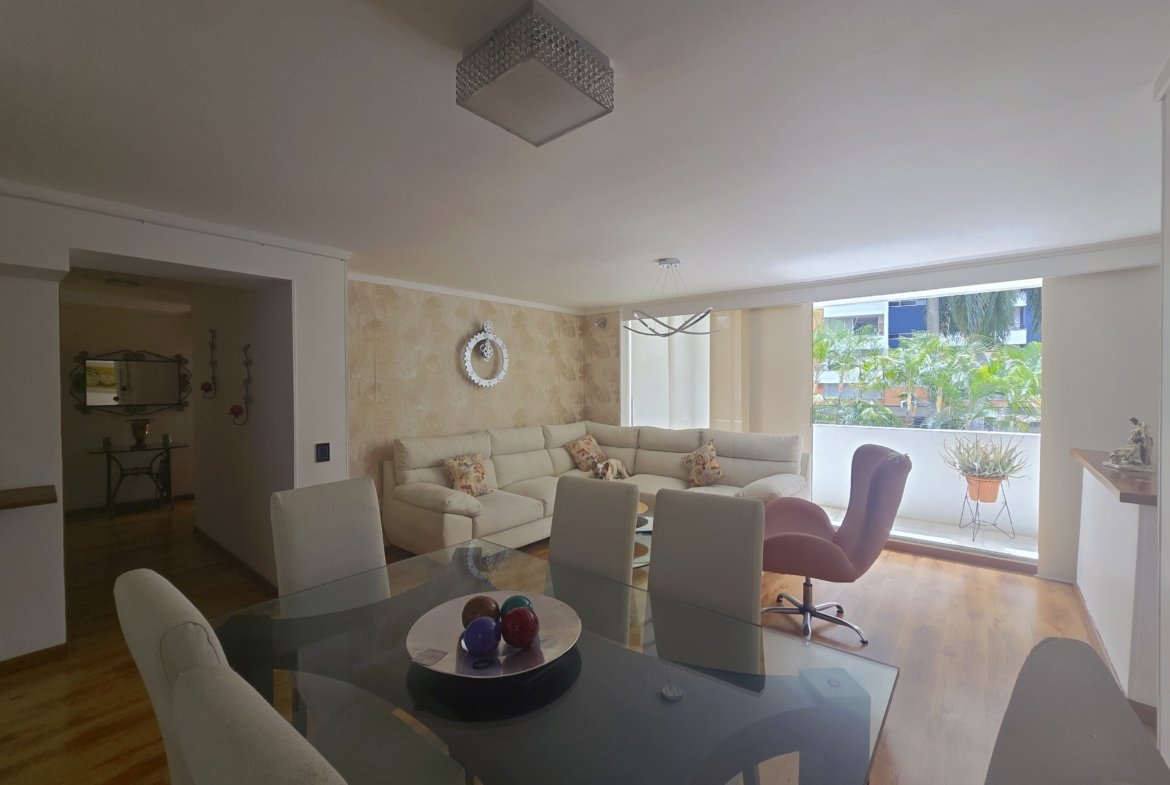 Apartamento en venta en Loma de los Bernal, Medellín