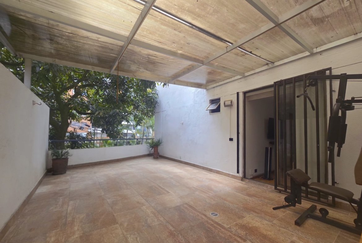Apartamento en venta en Loma de los Bernal, Medellín