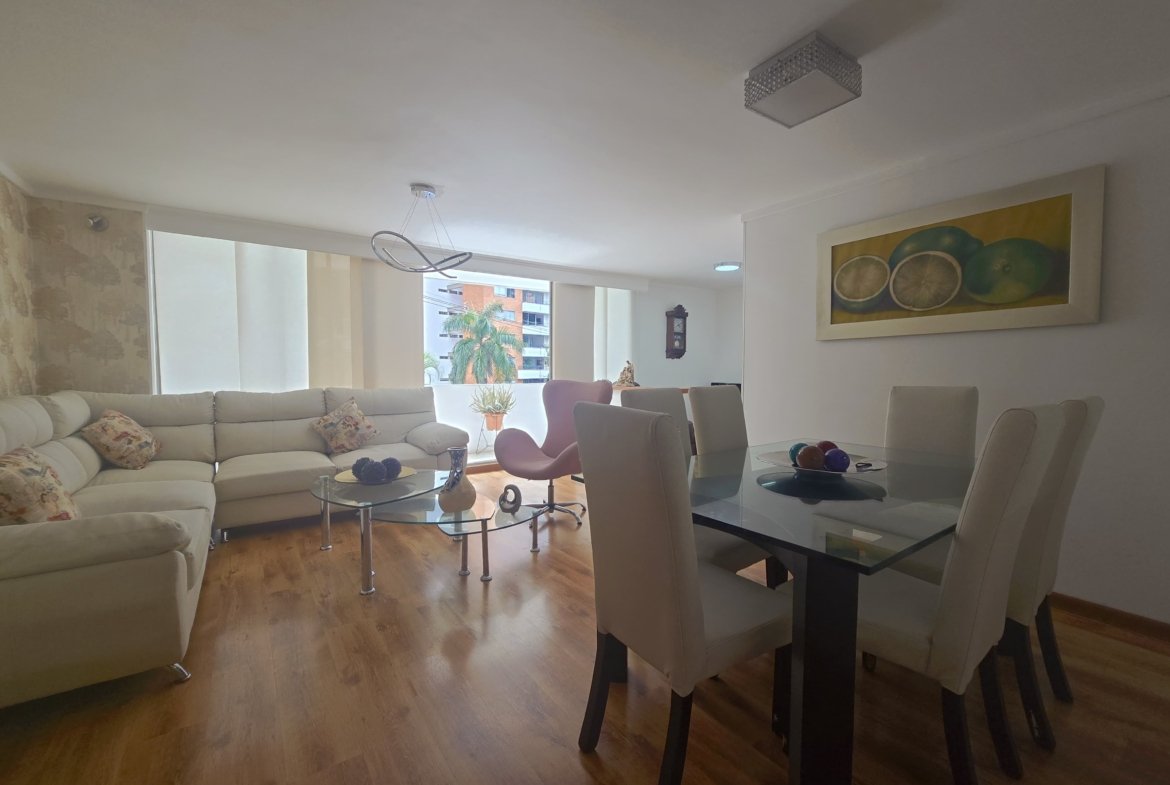 Apartamento en venta en Loma de los Bernal, Medellín