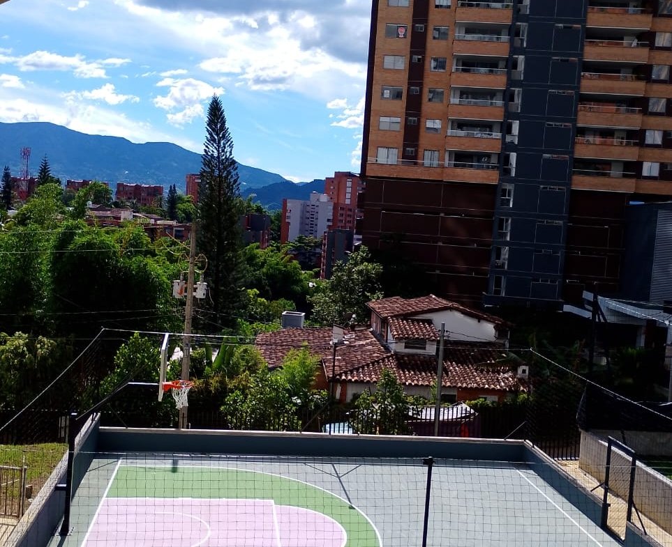 Apartamento ubicado en Los Mesa, Cumbres, Envigado, en unidad completa
