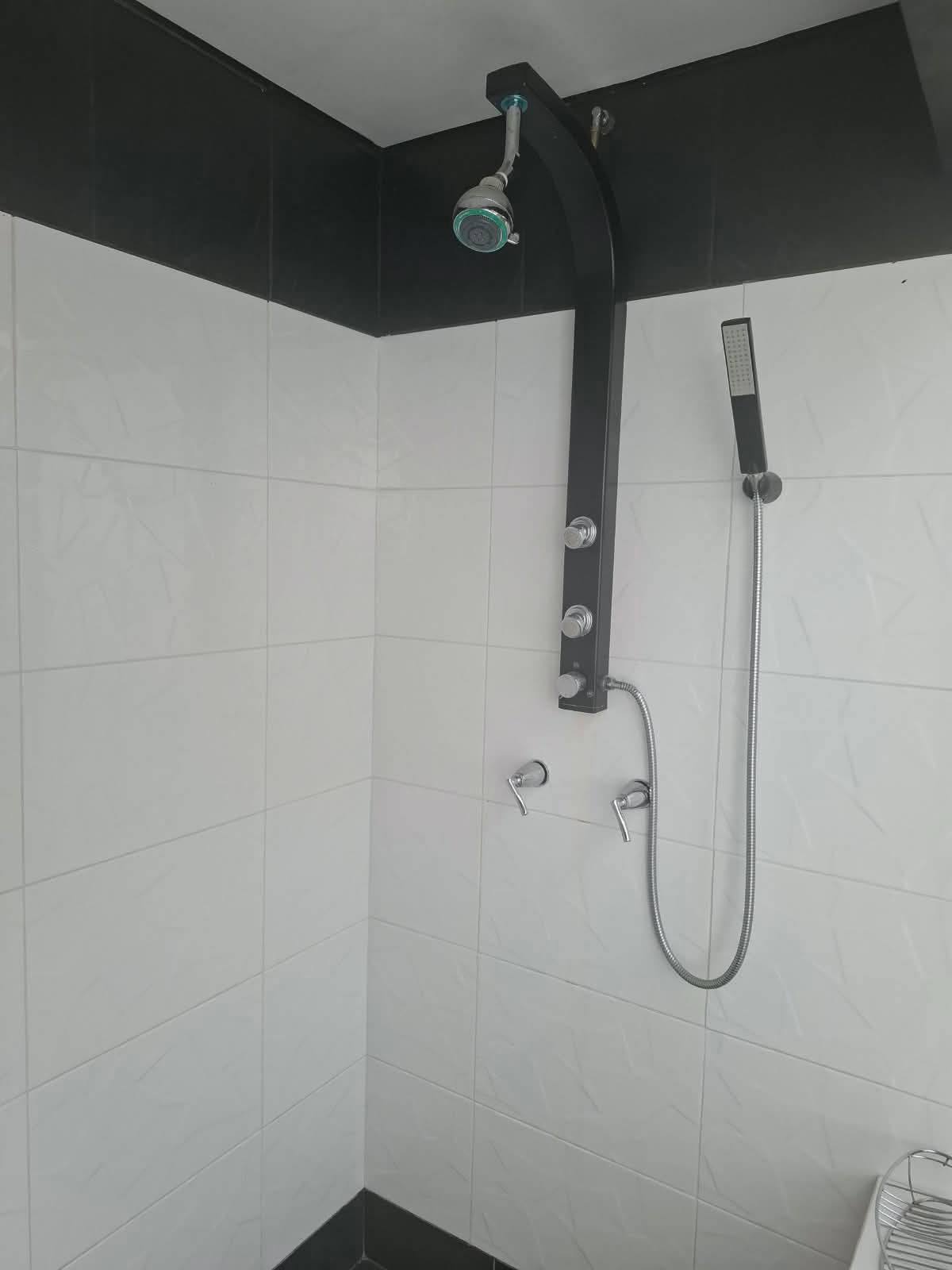 314202-454753-29083688384602707 Casa unifamiliar de tres niveles en Villa Manuela, Rionegro, Antioquia.