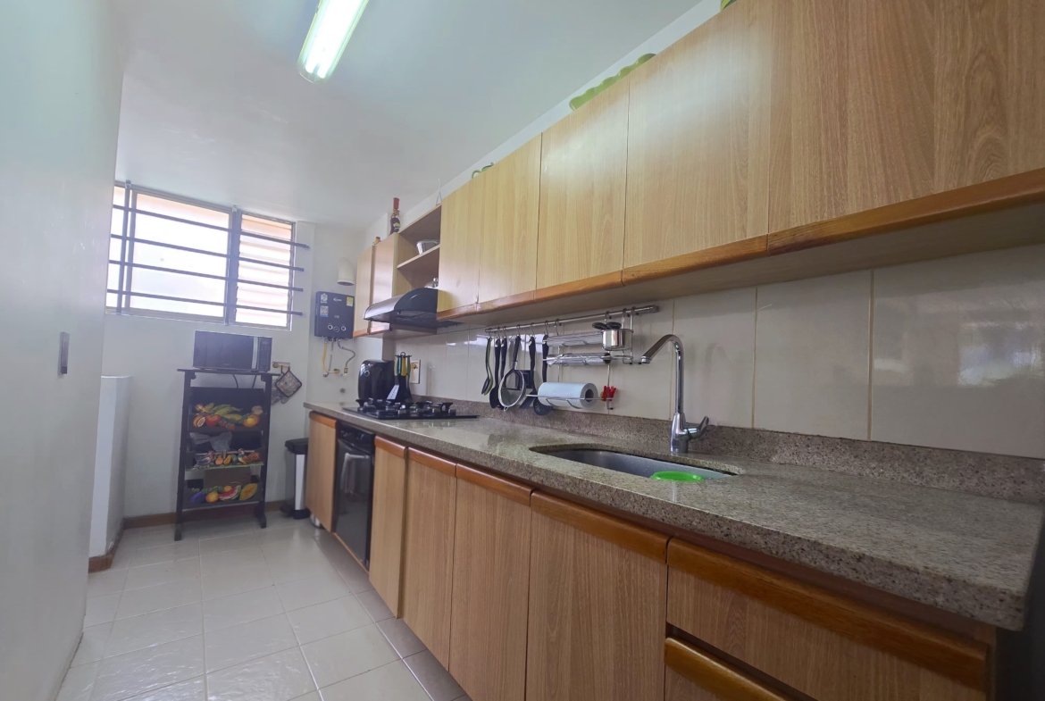 Apartamento en venta en Loma de los Bernal, Medellín
