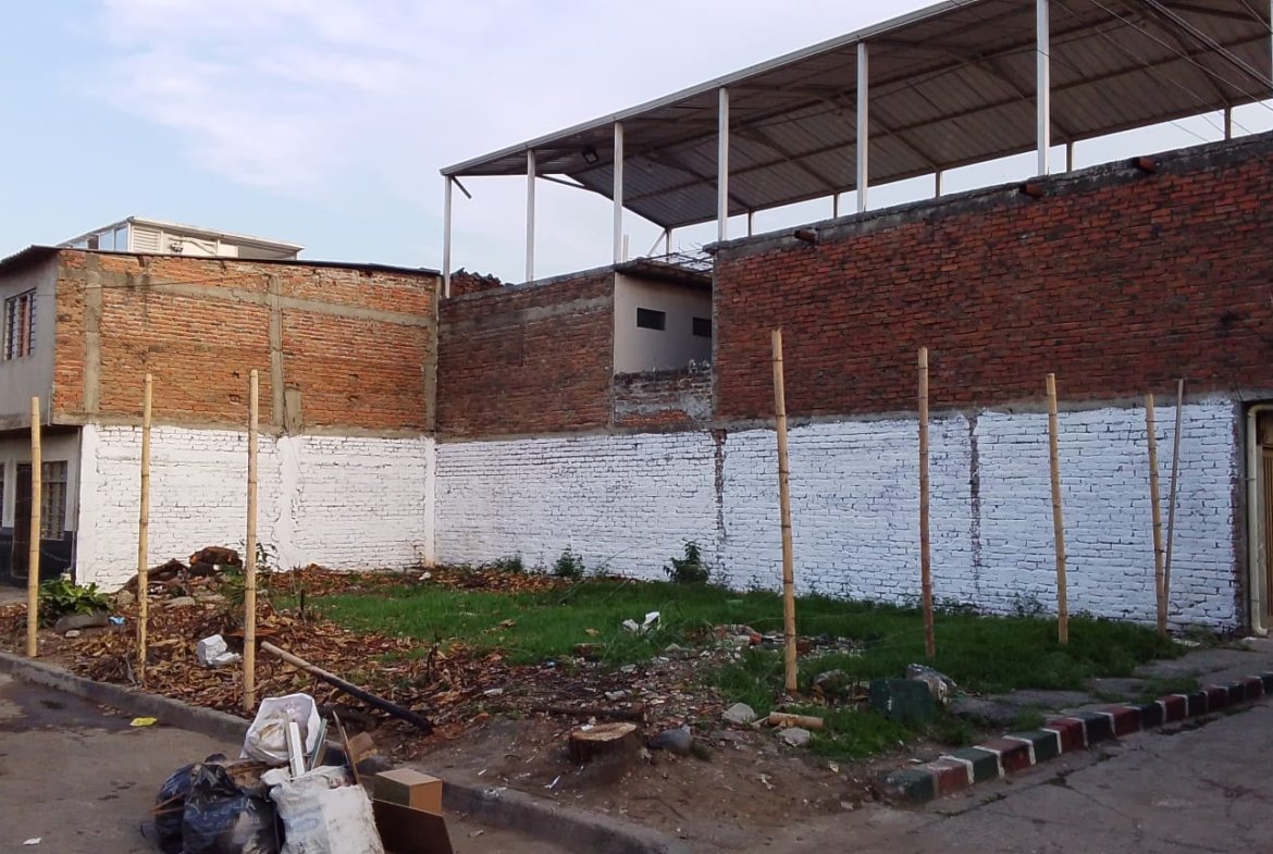 Lote esquinero en venta en el barrio León XIII, Cali, Valle del Cauca