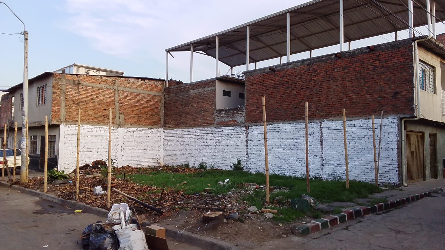 314202-454753-956446587086932 Lote esquinero en venta en el barrio León XIII, Cali, Valle del Cauca