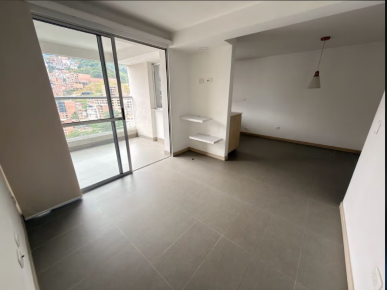 Apartamento en Arriendo en Loma de los bernal, Medellín