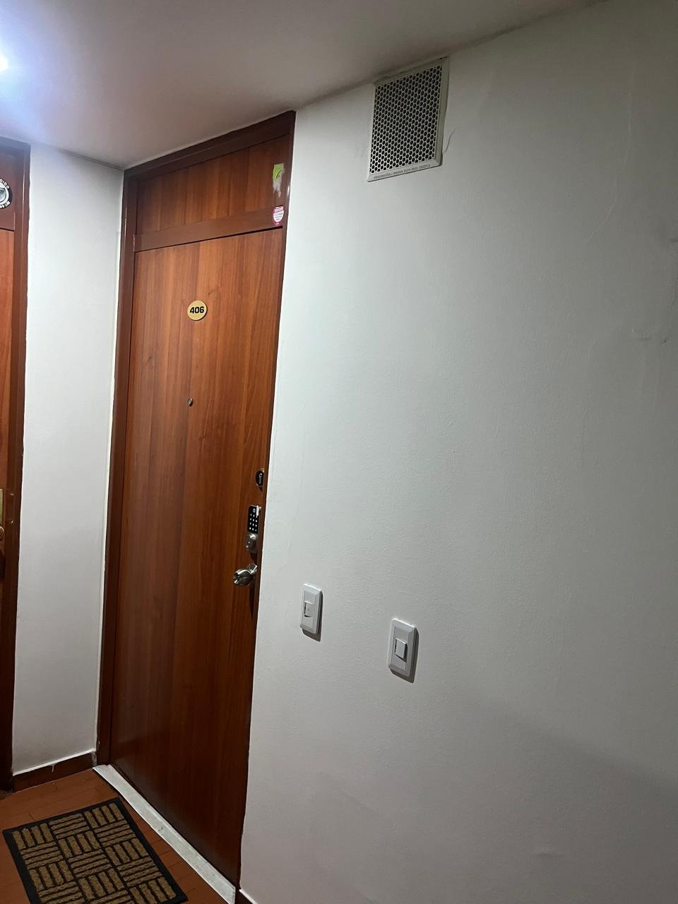 PHOTO-2026-10-12-19-10-19 4 vendo apartamento iluminado dos parqueaderos
