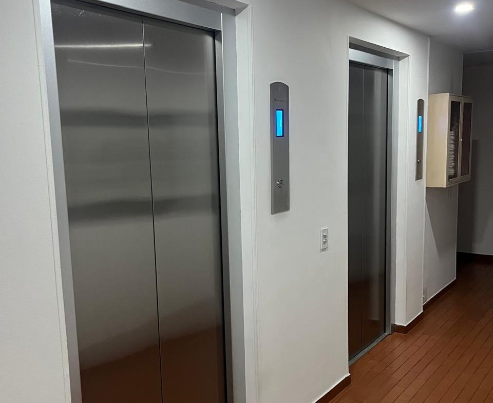 vendo apartamento iluminado dos parqueaderos