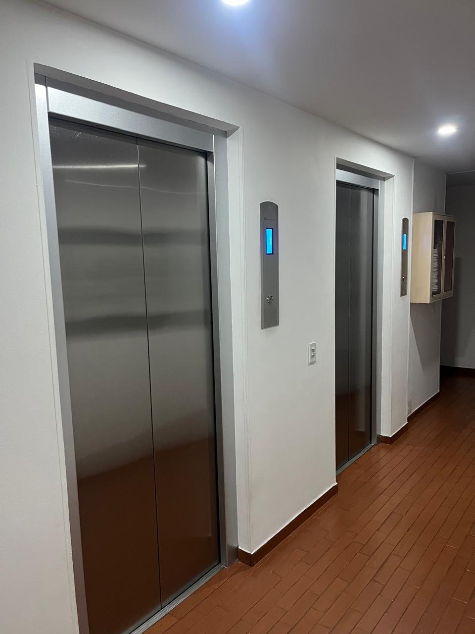 PHOTO-2026-10-12-19-10-19 5 vendo apartamento iluminado dos parqueaderos
