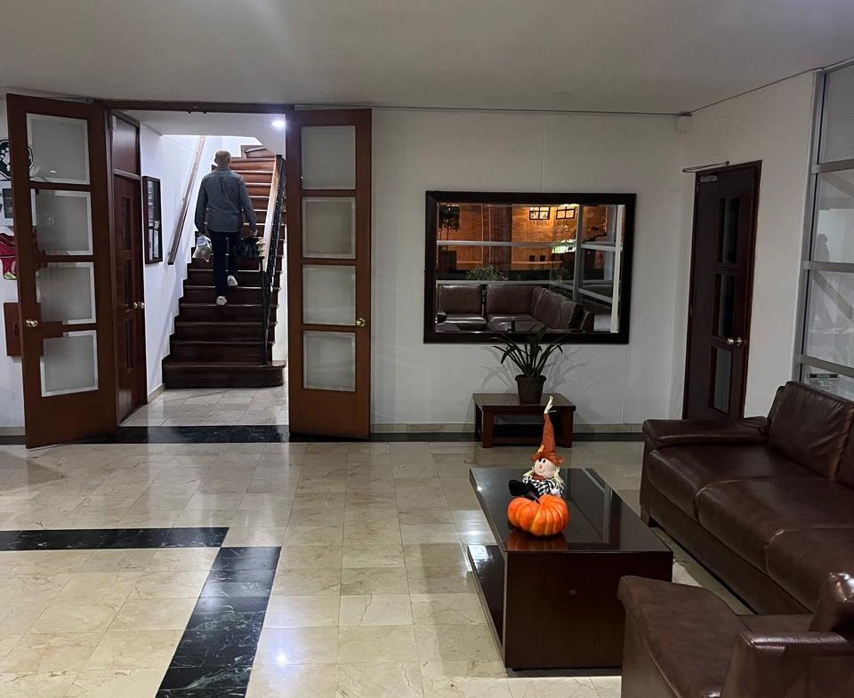 vendo apartamento iluminado dos parqueaderos
