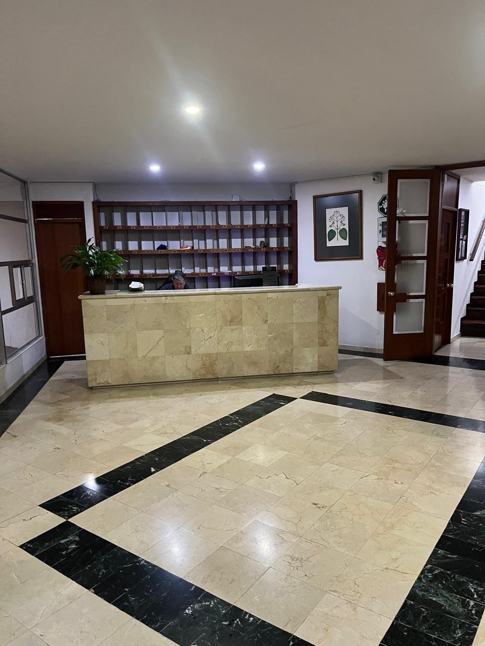 PHOTO-2026-10-12-19-10-19 8 vendo apartamento iluminado dos parqueaderos