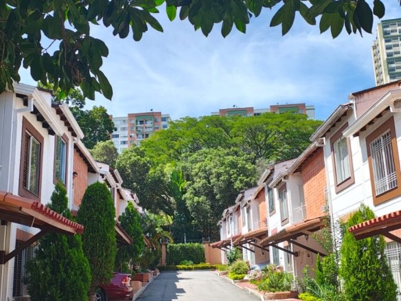 Casa en venta en el conjunto Jardín de Versalles, en Floridablanca