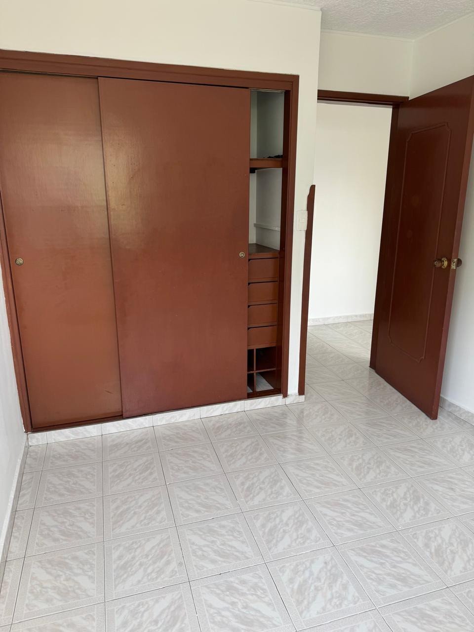 VENDO ESPECTACULAR APARTAMENTO USADO DE CONTADO BOLARQUI